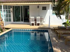 Penn house with shared pool โรงแรมในKo Raeng