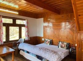 The Himalayan Cottage with Bonfire - Scenic Mountain View With Premium Rooms, hotel en Nārkanda