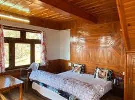 The Himalayan Cottage with Bonfire - Scenic Mountain View With Premium Rooms