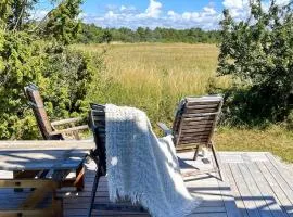 Amazing Home In Klintehamn With Ethernet Internet