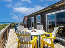 Oceanfront home with 2-tier deck, beach access & sunrise views - 2 dogs welcome, hotel v mestu Frisco