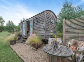 Herbie's Shepherd Hut - Uk50229, hotel em Nottingham