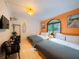 Napoli Hostel Cat Ba