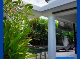 Tranquil 2BR Pool Villa - Fast WiFi - Work-Friendly - Near Echo Beach