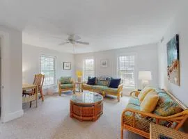 2-story home near the beach w/deck, outdoor shower, W/D, tennis, central A/C