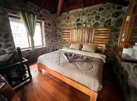 บ้านชนเผ่าแคมปิ้งแอนด์รีสอร์ท – hotel w mieście Pang Mapha