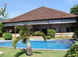 Bali Vakantie Verhuur - Beach Villa Mimpi, Mount Agung view, Amed, Bali, hotel u gradu Ambat
