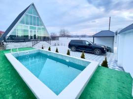 AkbA-Frame4, מלון באיסמאילי