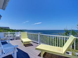 Sound-front vacation home w/private hot tub, WiFi, central AC, balcony, deck, hotel v mestu Frisco