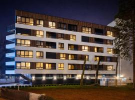 Muki Park Lake، فندق في توزلا