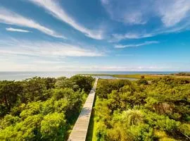 Soundfront house with private dock, hot tub, WiFi, & beautiful views