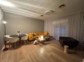 Cottage near the beach - with shelter near the house, Hotel in Kefar Shemaryahu