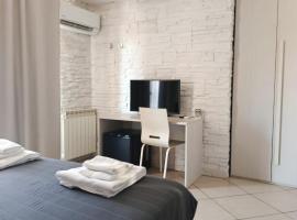 Central, готель у місті Казариле