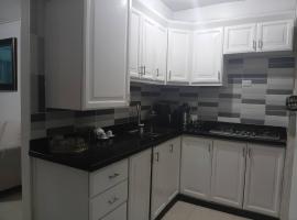 Charming 2-Bedroom Apartment in Santo Domingo Este, Hotel in El Paredón