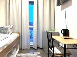 Compact single Room with Shared Bathroom ideal for travelers, Hotel in Dingolfing