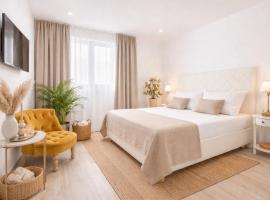 Best Location Beach, B&B in Split