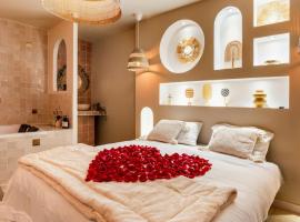Suite Marrakech avec balnéo privative Love Room romantique proche Toulouse, Hotel in Auterive