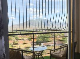 Hillsview Apartment, hotel en Voi