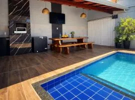 Casa com piscina - pertinho da praia e do centro de Prado