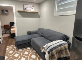 Cozy Furnished 1BR Suite in Regina, hotel din Regina