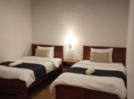 Traveling Guest House - Shared Kitchen, hotel a Kuta Lombok