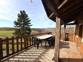 Le grand gîte, Hotel in Saint-Beauzély