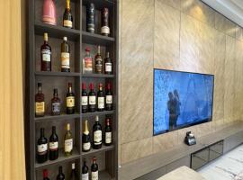 OPT Luxury Home, hotel a Ikuata