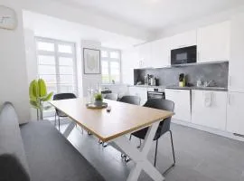 Larooms Merseburg - Apartment CS01 - 3 Zimmer, 7 Betten, 2 Bäder, 2 Parkplätze, Balkon & Aufzug