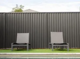 3BR Little Coastal Boho Home - Neverending Summer Fun near Themeparks & close to M1 exit