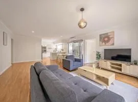 3BR Coomera Duplex 2- Cute & Cosy Home Close to Theme Park