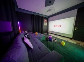 Le Salon Privé Cinéma, Billard & Jardin, hotell i Belley