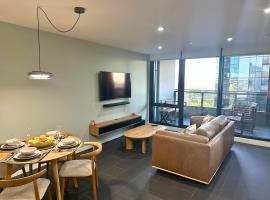 Sky-High 2BR with 1 Parking - Heart of South Yarra, Hotel in Melbourne