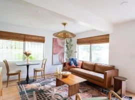 Designer Gem Condo - 5 Mins to Sand, Playground, Tennis, Free Parking