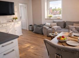 Moderne Wohnung mit Privatpool, hotel in Büsum