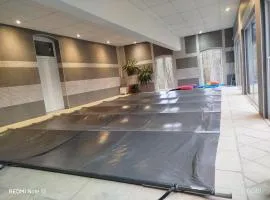 Gîte "fils et cotons" Piscine Intérieure chauffée à l'année et sauna privé