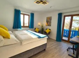 Ferienwohnung Lichtblick Oberbayern, sonnig, Bergblick, großer Balkon