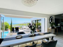 Villa Blau Beachfront Beach House in Grotto Bay Private Nature Reserve - West Coast, Hotel in Grotto Bay