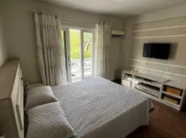 Casa com churrasqueira e ar para até 8 pessoas