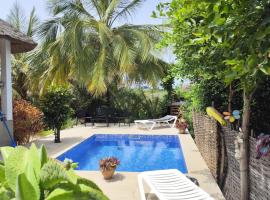 Maison entière Piscine Diembering, Hotel in Diembéreng