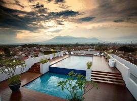 Ascent Hotel & Cafe Malang, hotel in Malang