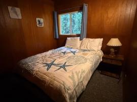 Curley's Resort & Dive Center, hotel sa Sekiu