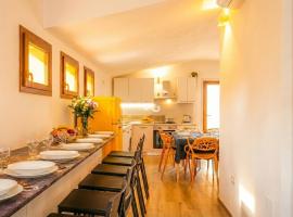 La Grotta Sardegna 3 Bedrooms 3 Private Bathrooms, hotel i Urzulei