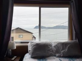 Curley's Resort & Dive Center, hótel í Sekiu