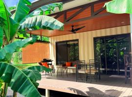 M&M Container Home, hótel í Sardinal