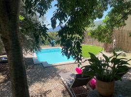Gîte hérault cévennes avec piscine et tiny house, hotel v destinaci Ganges