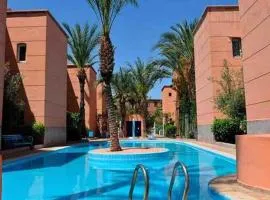 Studio Cecile white Pool