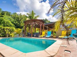 Villa du Houëlmont, piscine & jardin - Gourbeyre, hotel din Gourbeyre