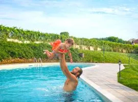 10 minuti da Gardaland con Piscina e Giardino