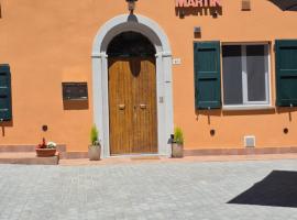 Casa Martin 2، فندق في تول