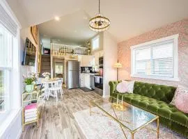 Rainforest Tiny Home Retreat #16 Floral Cottage